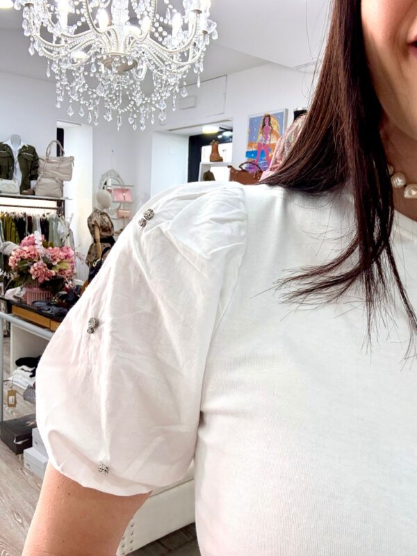 T-shirt manica a sbuffo con strass - immagine 3
