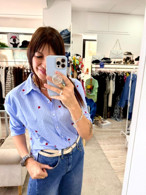 Camicia in cotone rigato con fiori ricamati