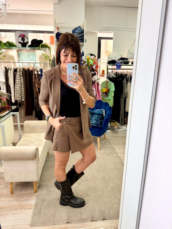 Giacca in check con manica arricciata