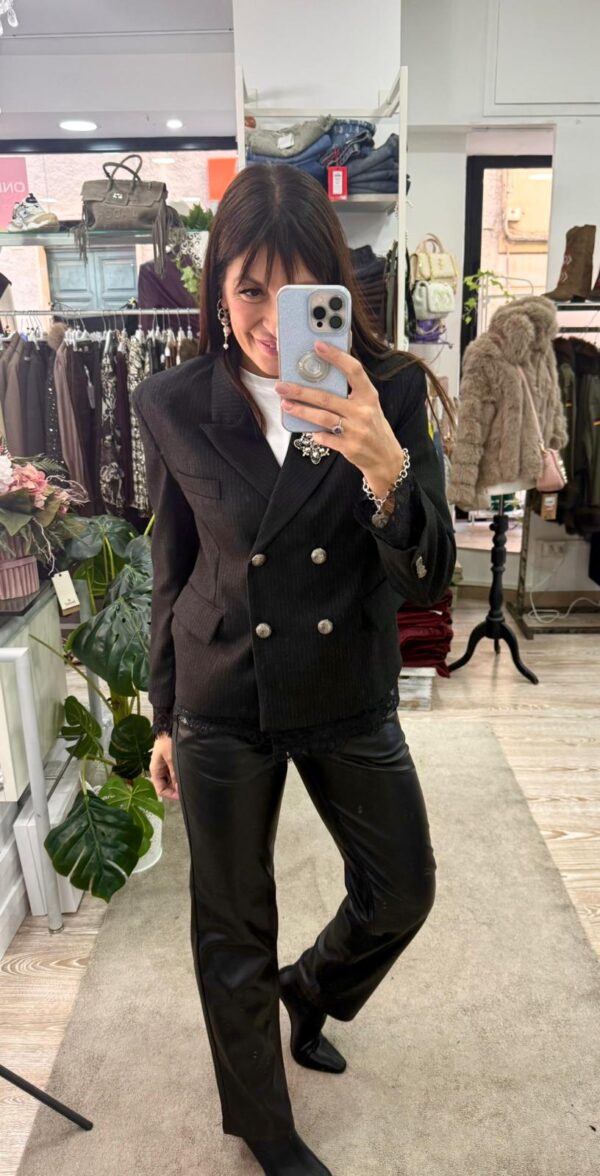 Blazer doppio petto gessato con spilla Motel