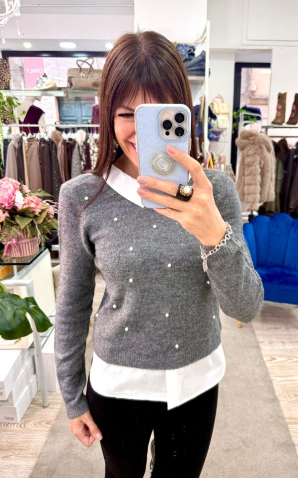 Pull con perle e inserti camicia - immagine 2
