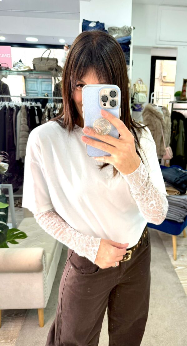 T-shirt manica in pizzo - immagine 2