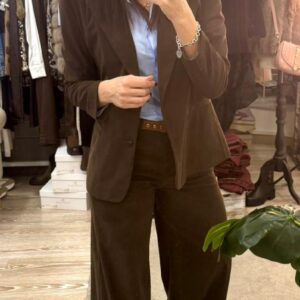 Pantalone velluto a costine a completo con la sua giacca Brend